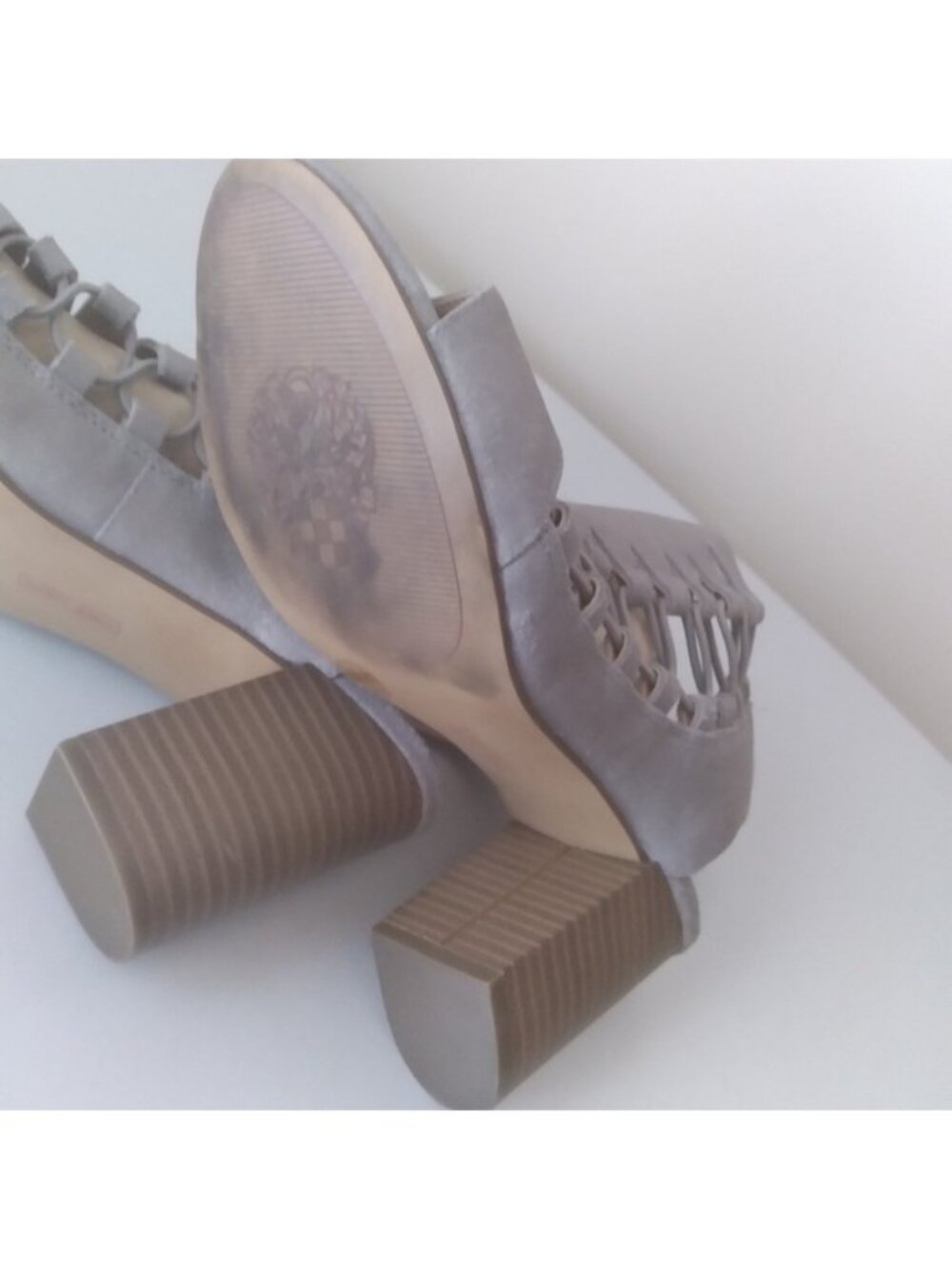 Vince Camuto Silver Gray Shimmery Bungee Strappy Evening Stacked Block Heels 8.5 - Picture 11 of 11